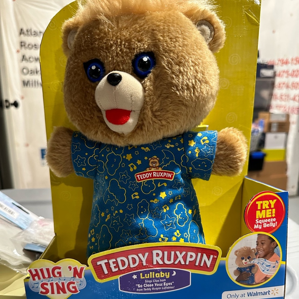 Teddy Ruxpin Hug N Sing Interactive Stuffed Bear Plush Doll Toy Exclusive Toy